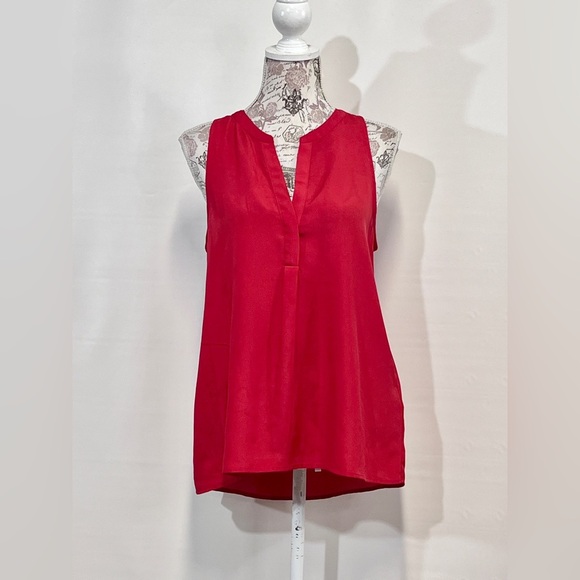 JOIE Red sleeveless split V neck top size M. - Picture 4 of 11